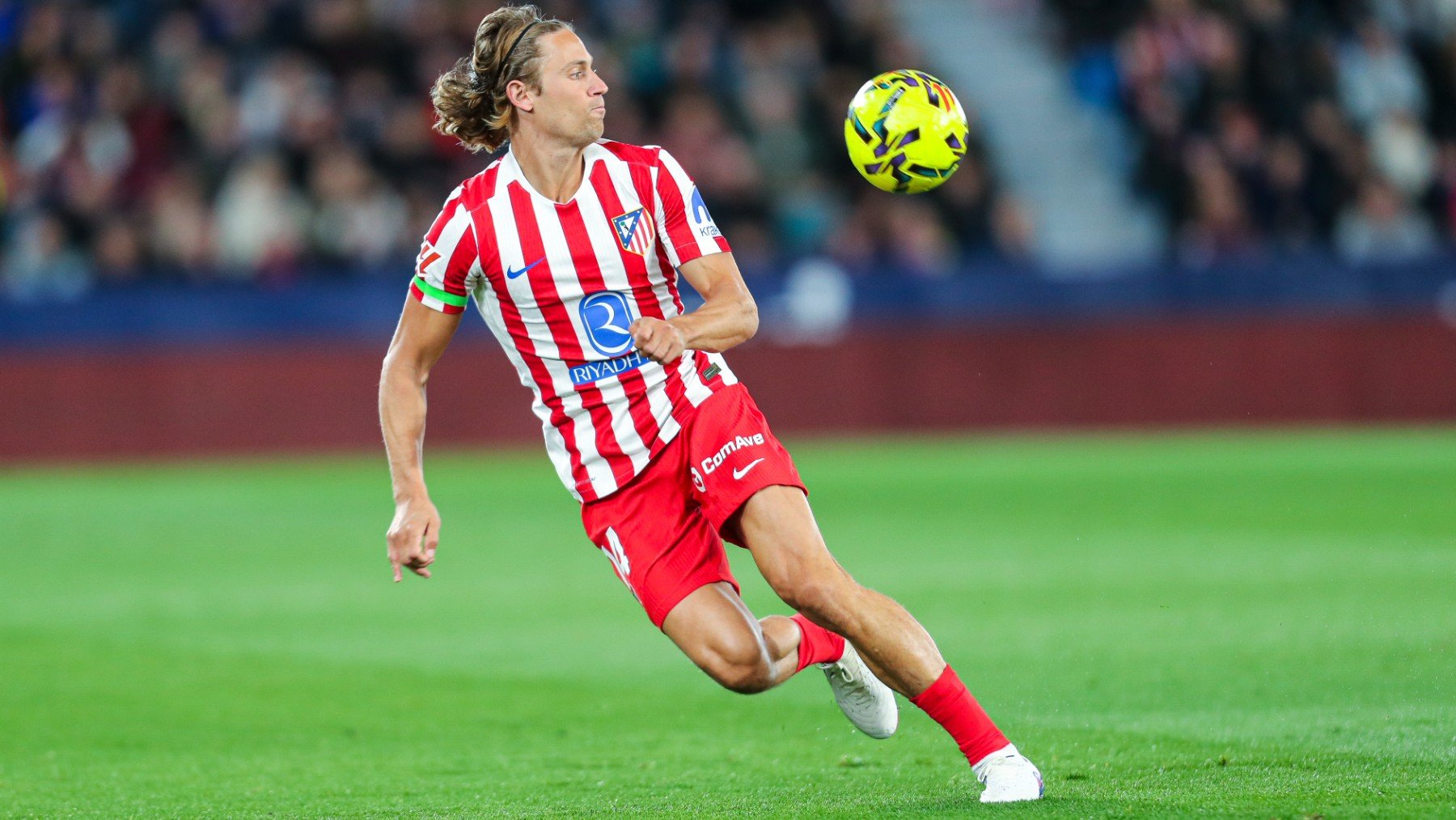 ¿Qué es el brazalete verde que llevan los jugadores de fútbol y entrenadores de la Liga?