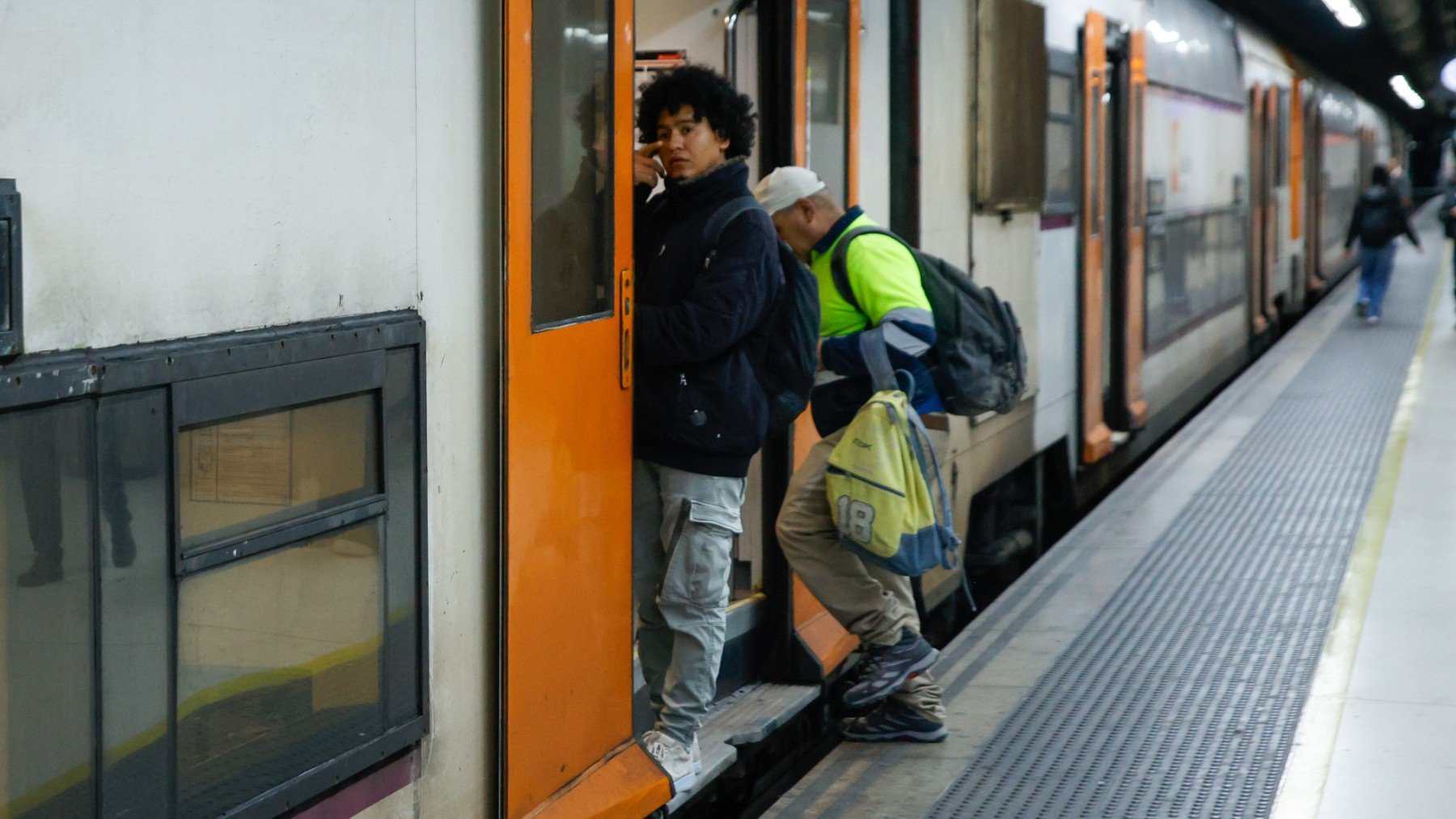 Sigue el caos en Rodalies: este lunes sólo funcionarán 6 líneas de tren y el resto se cubrirán con buses