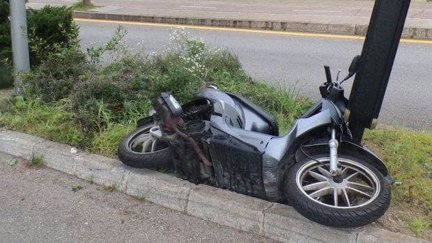 moto accidente Palma panel publicitario