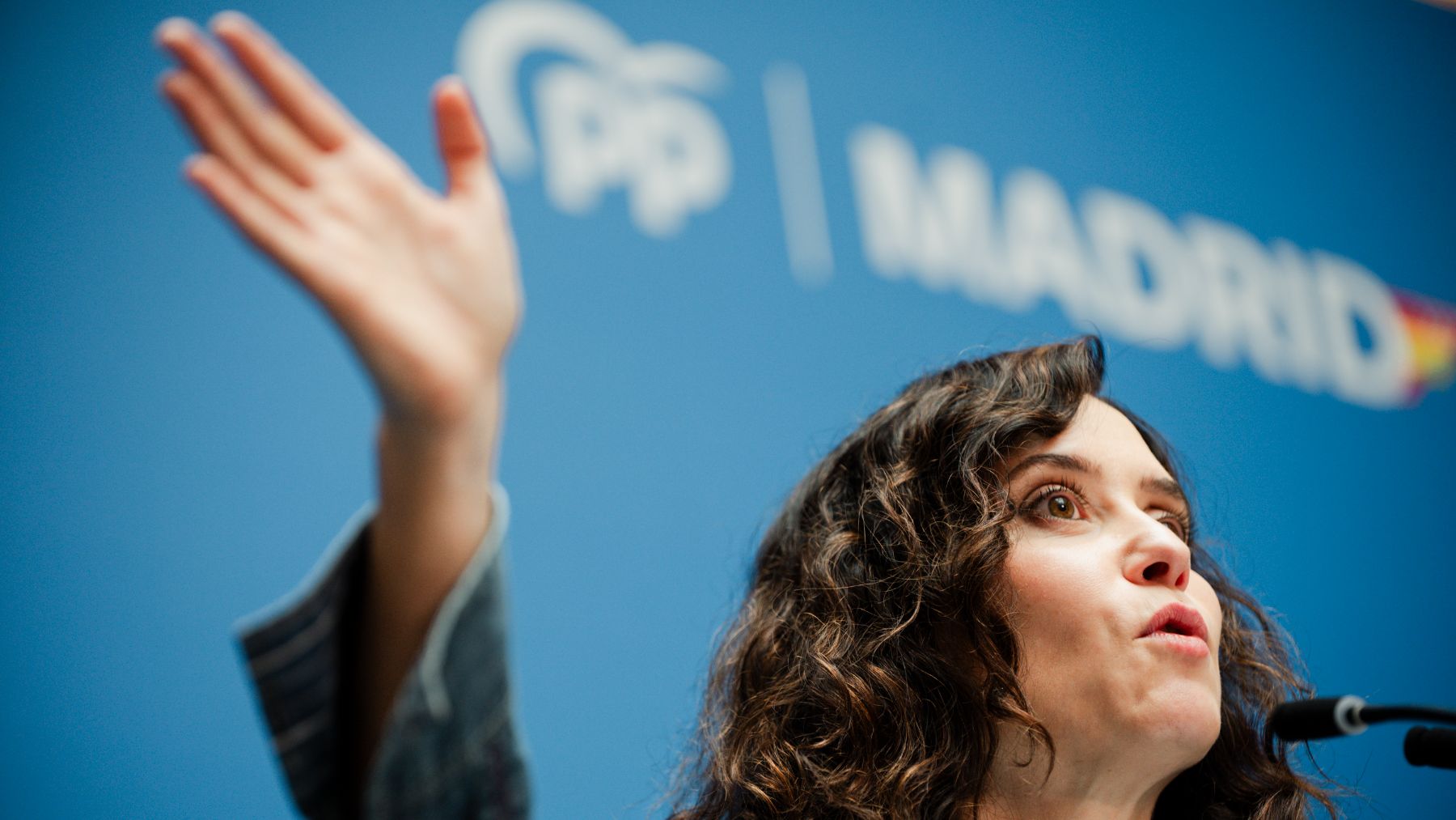 Ayuso alerta que Sánchez quiere modificar el censo electoral con la regularización masiva de inmigrantes