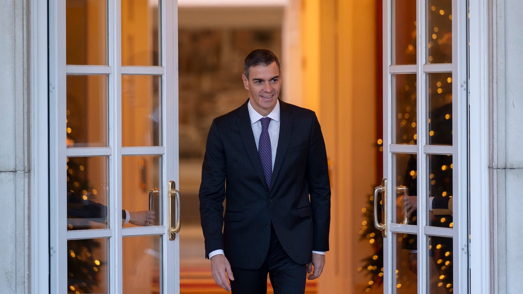 Sánchez califica de violentos a los que le insultan pero protege a quienes llaman asesina a Ayuso