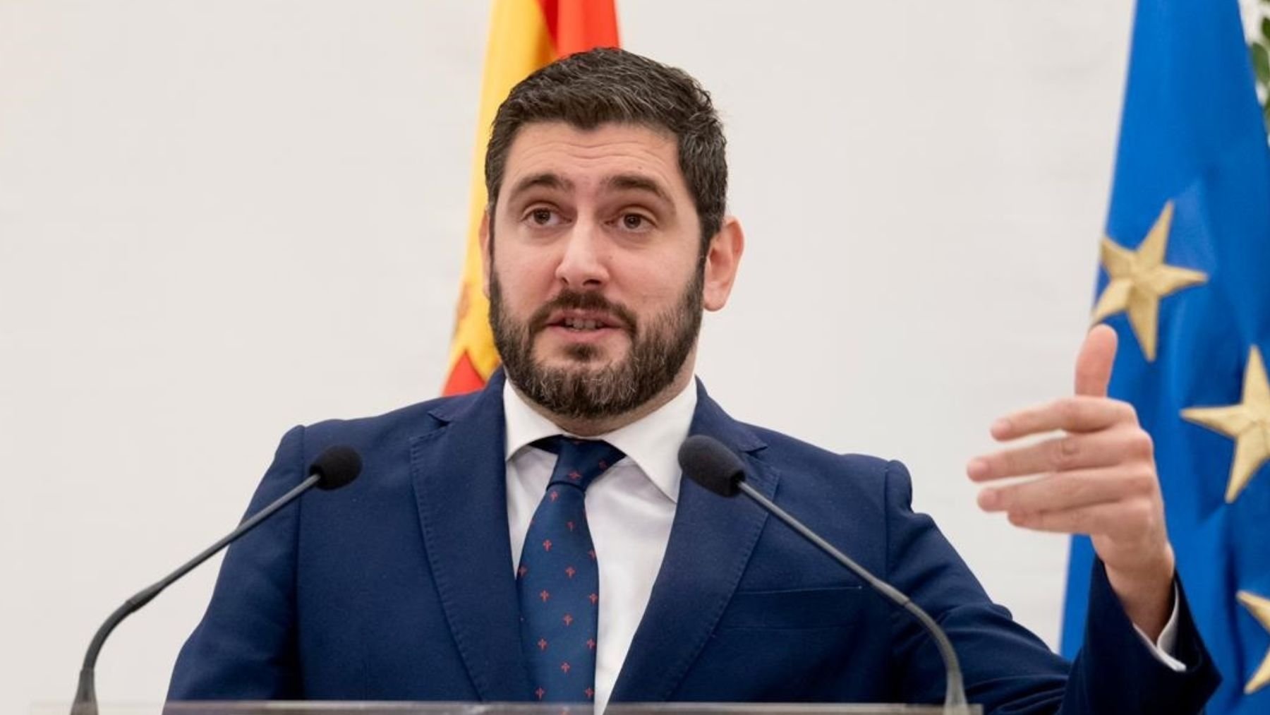 Vox pide en Aragón cerrar el grifo a las ONG de acogida de inmigrantes ilegales