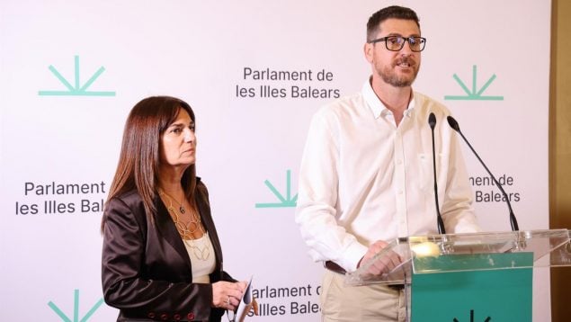 PP y Vox se disputan el liderazgo en la guerra contra el burka en Baleares
