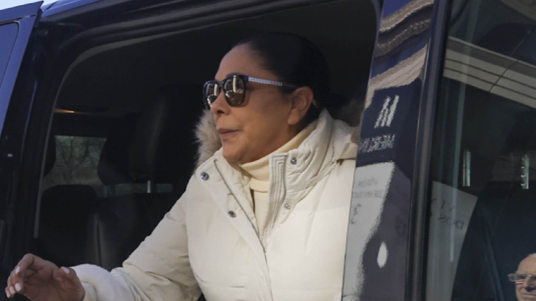 Isabel Pantoja con el rostro serio. (Foto: Gtres)