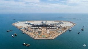 China levanta en Dalian el mayor aeropuerto del mundo sobre una isla artificial.