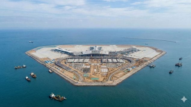 China levanta en Dalian el mayor aeropuerto del mundo sobre una isla artificial.