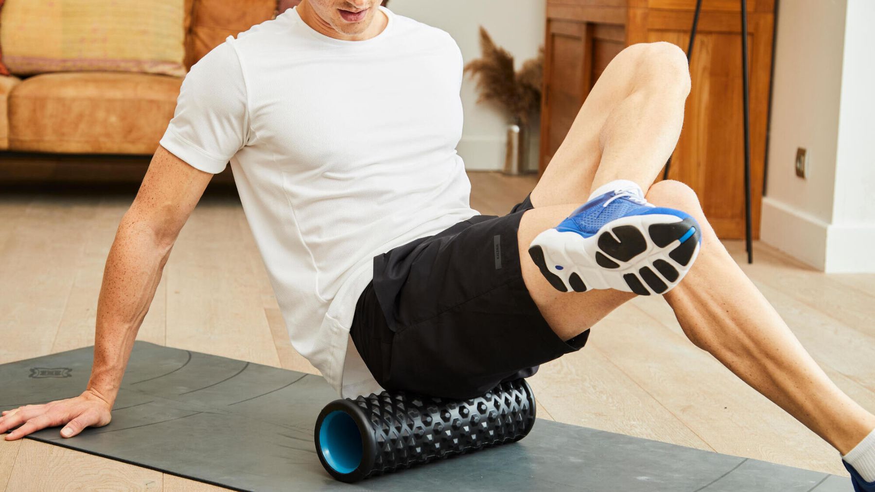 Adiós a ir al fisioterapeuta: colas kilométricas en Decathlon por el rodillo de masaje que te cambia la vida