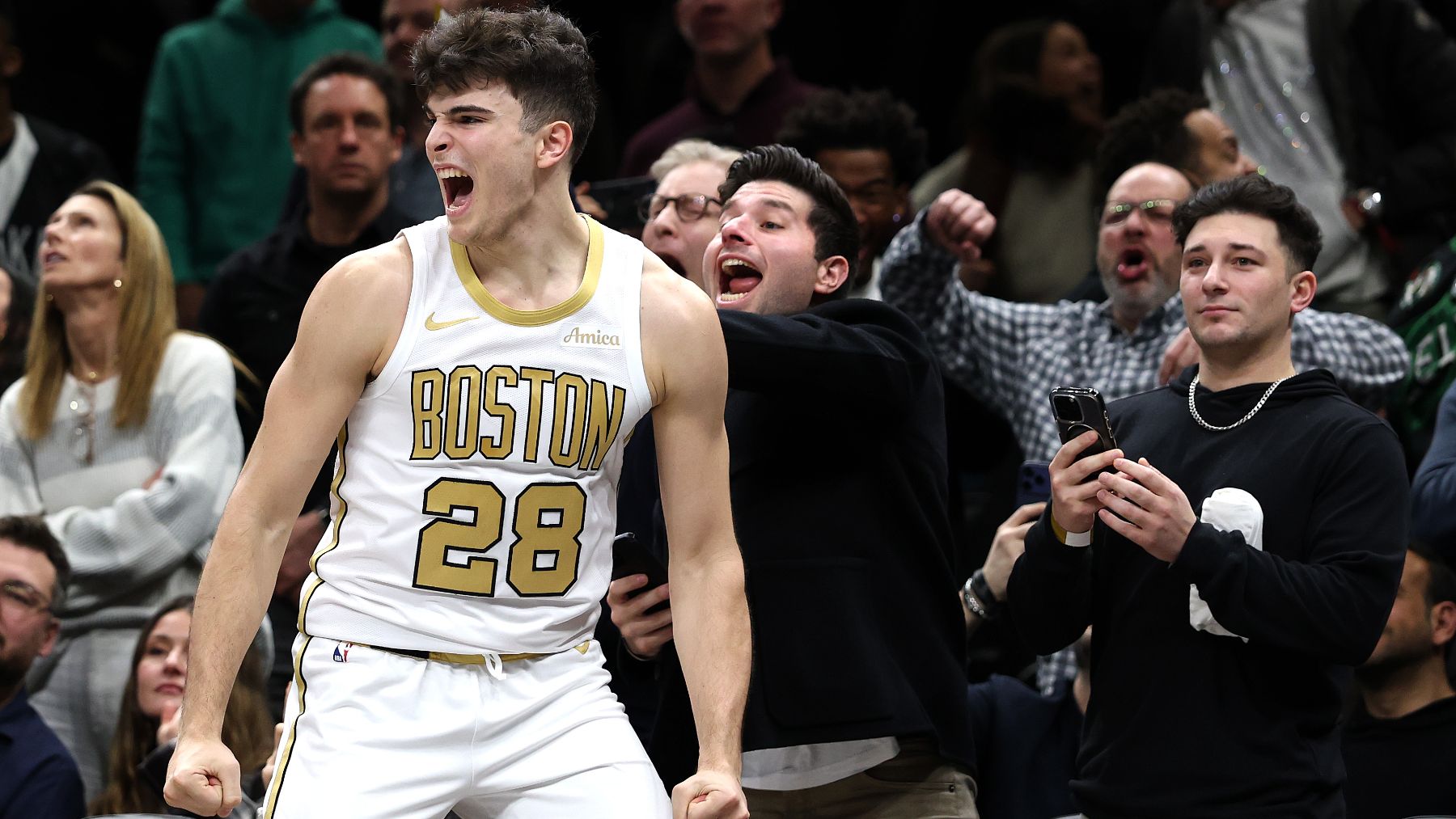 Hugo González hace historia en la NBA superando a Tim Duncan