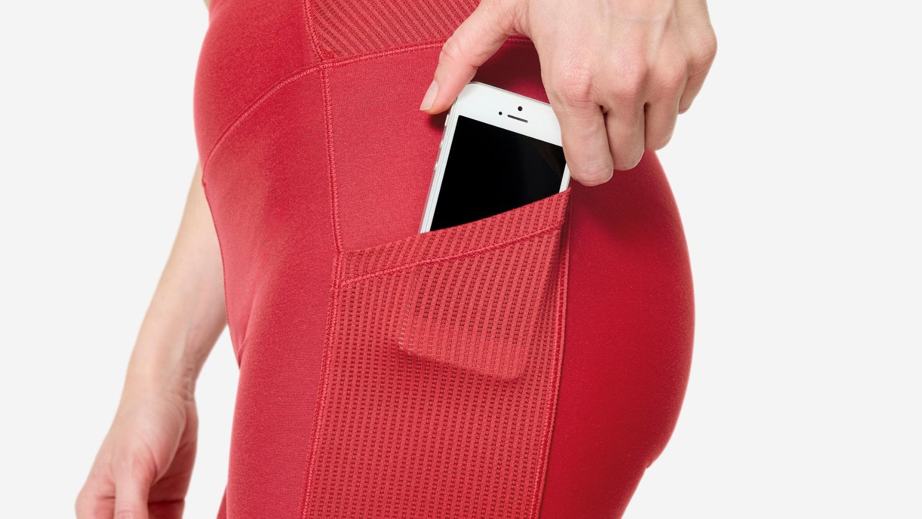 Decathlon se pasa el juego con las mallas de tiro alto, bolsillo para el móvil y un color que se va a agotar ya