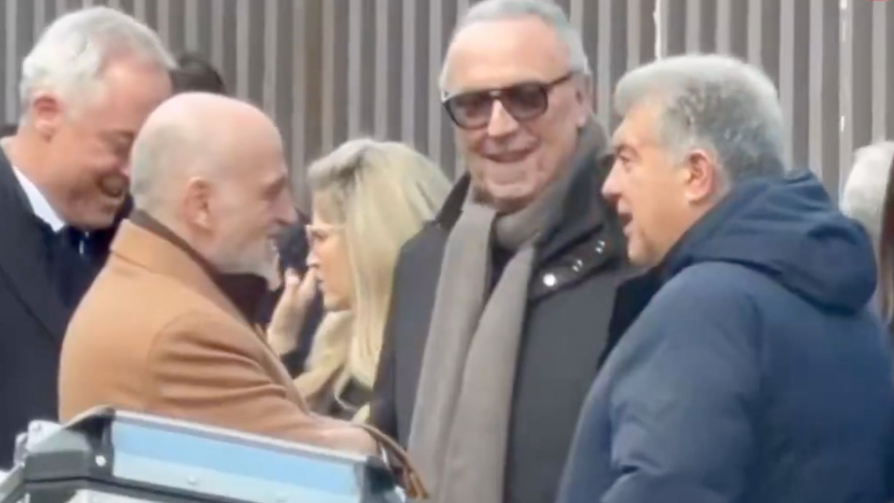 Tebas visita la ciudad deportiva del Barcelona y le cazan de risas con Gaspart y Laporta