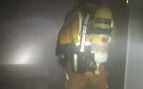 Rescatadas 13 personas en el incendio de un hostal en plena madrugada en El Altet (Alicante)
