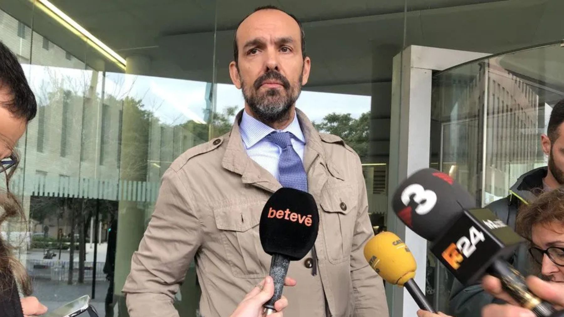 El abogado de la ex edil admite que será difícil denunciar al alcalde de Móstoles por acoso sexual