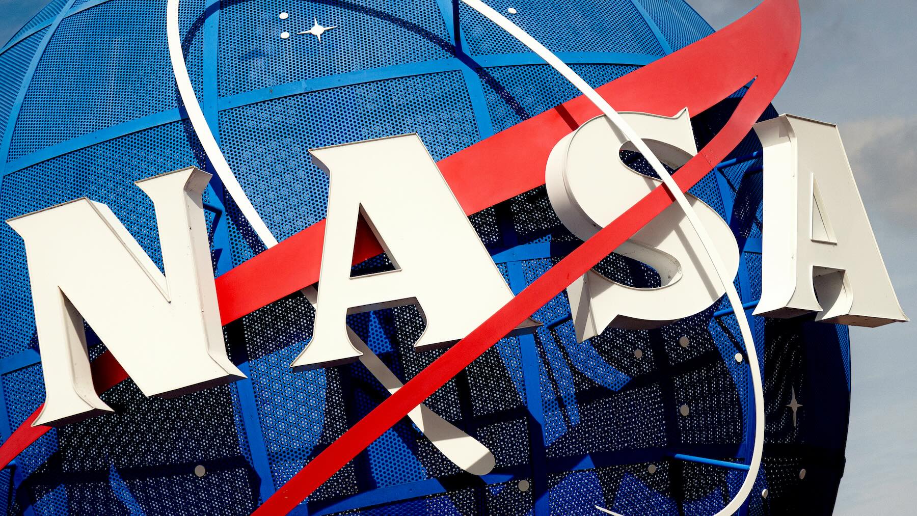 Del bolsillo al espacio: la NASA permitirá que sus astronautas usen smartphones