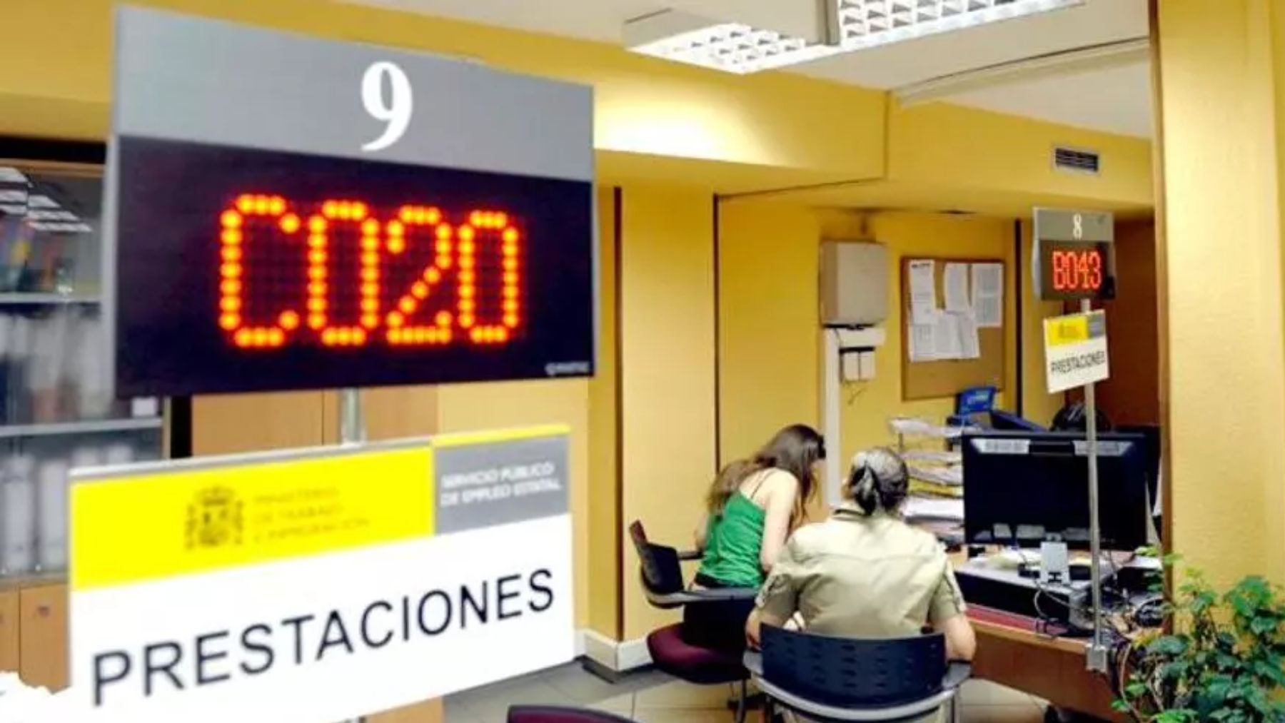 Piden 6 años de cárcel para un hombre que intentó quemar una oficina de la Seguridad Social llena de público