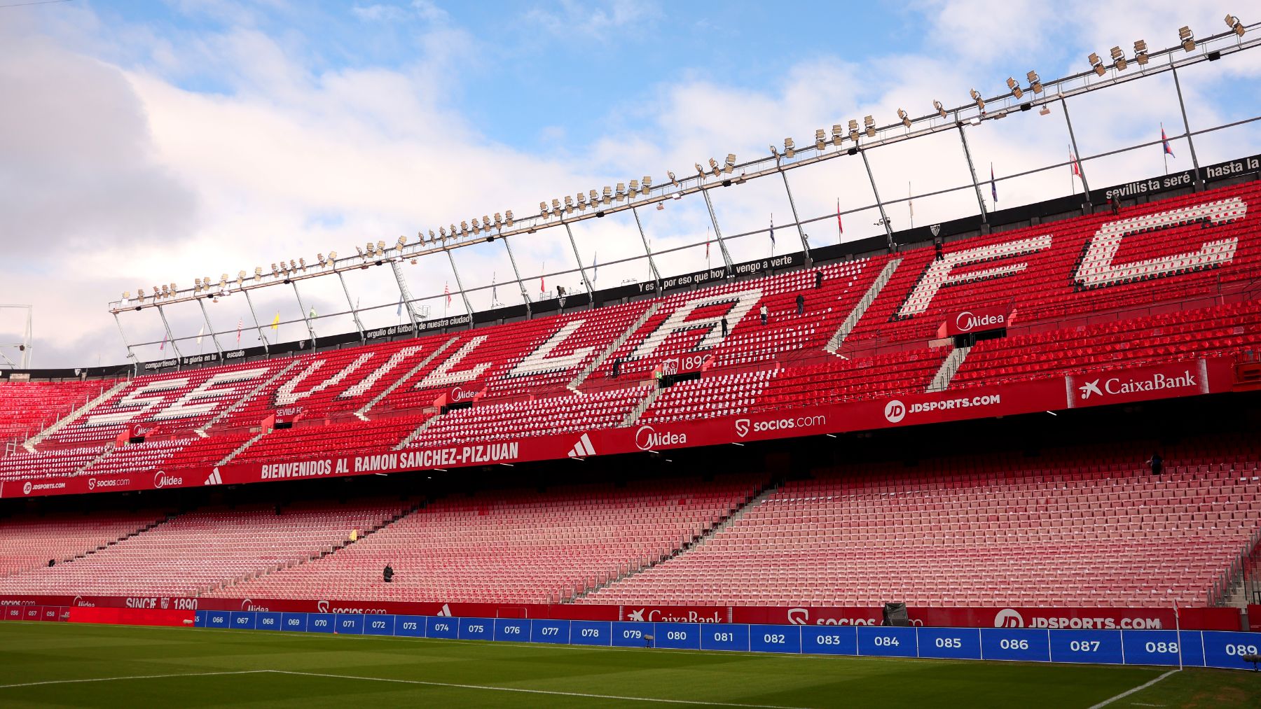 La borrasca afecta al fútbol en Andalucía: aplazados al domingo el Sevilla-Girona y el Cádiz-Almería