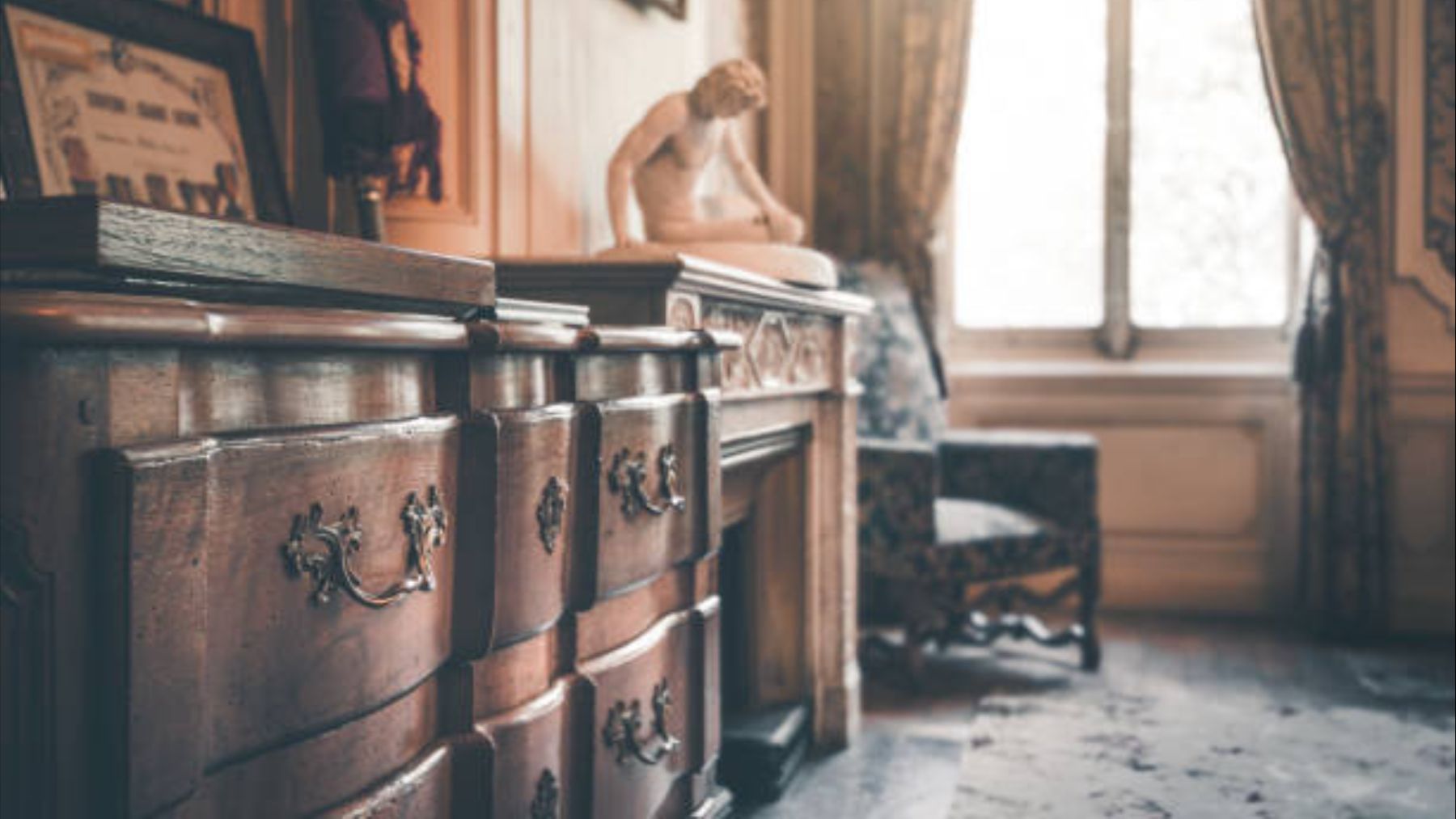 El mercadillo de Majadahonda es una broma al lado de éste: 30 camiones de muebles de lujo de La Moraleja