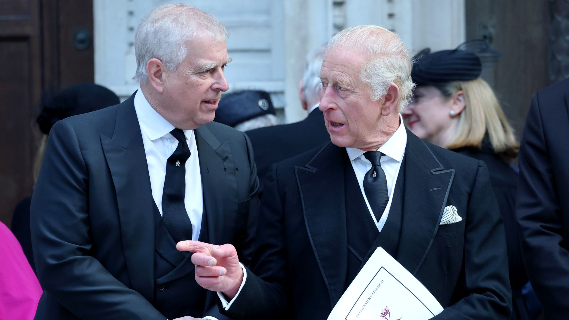 Carlos III se desentiende de su hermano Andrés: está dispuesto a ayudar a la Policía en el