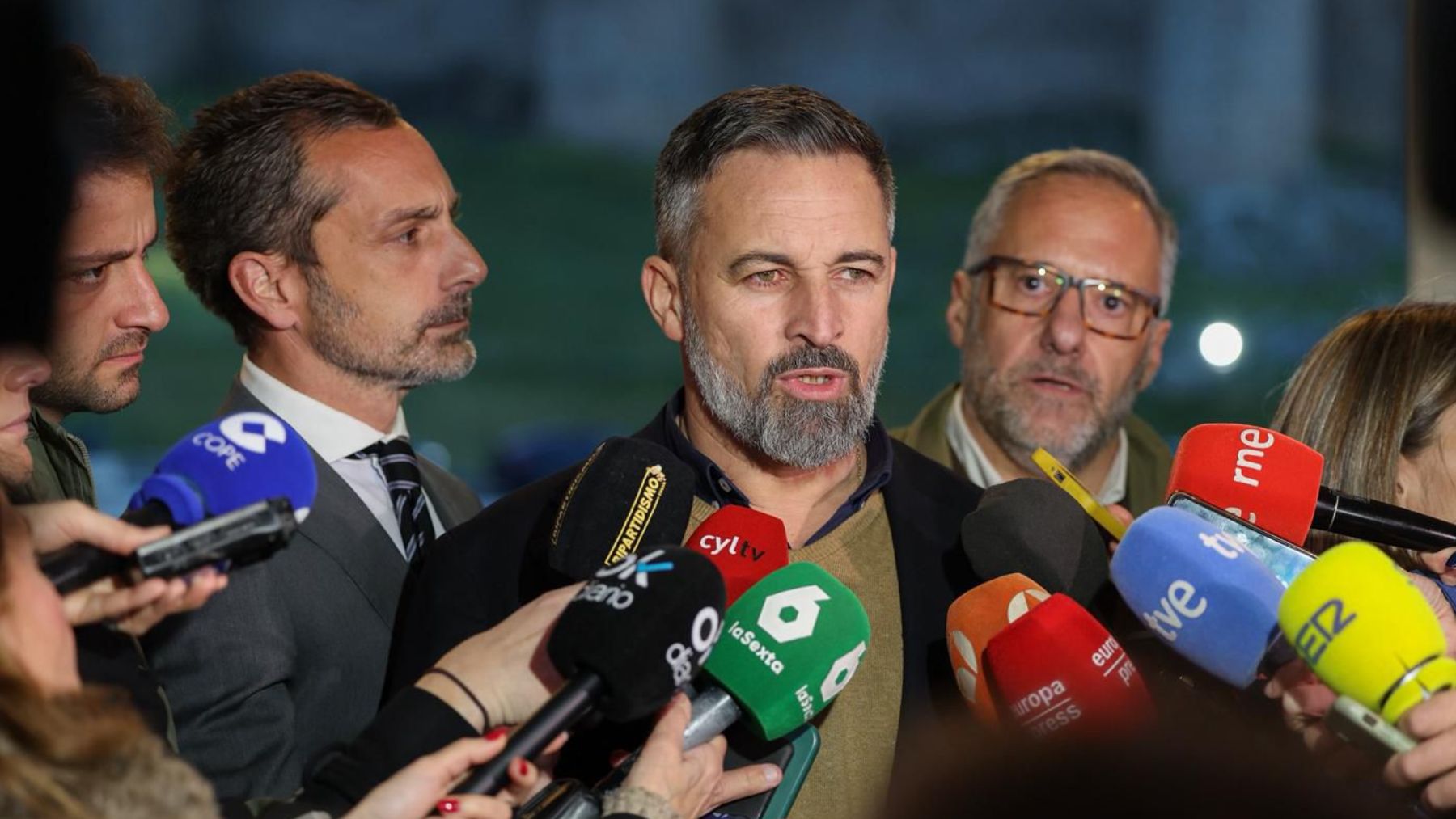 Abascal responde a Feijóo: En Aragón habrá acuerdo si hay un cambio de rumbo político