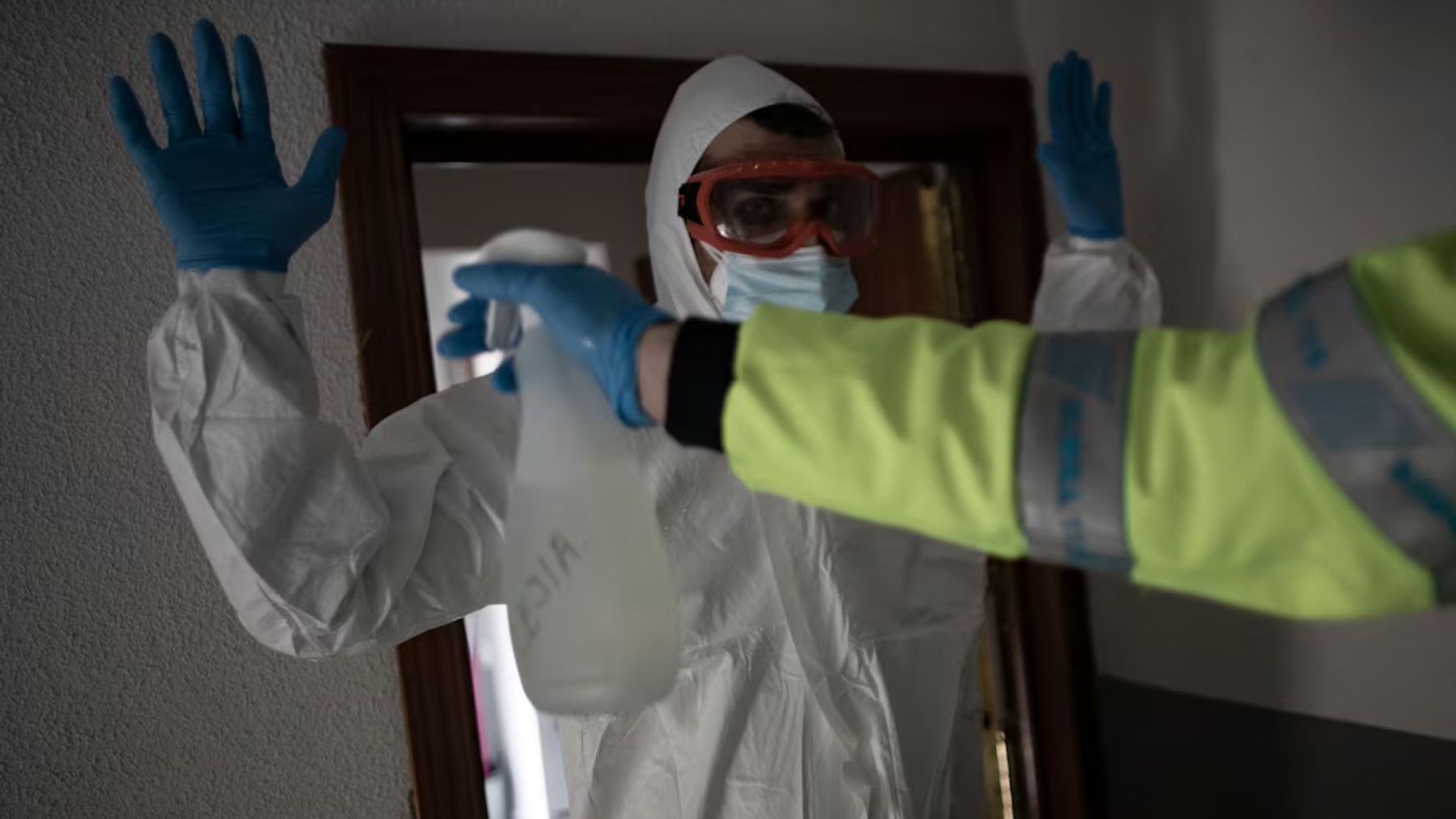 Al banquillo por quedarse 800.000 euros en una fallida venta de guantes quirúrgicos en la pandemia