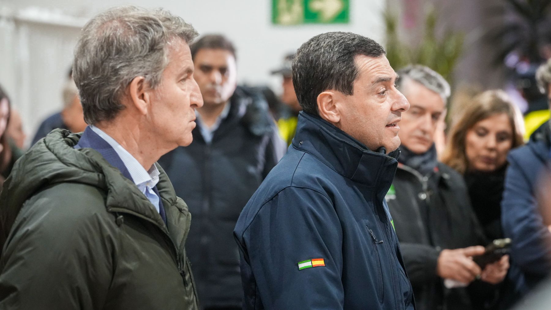 Feijóo junto a Juanma Moreno tras el accidente de Adamuz. (Europa Press)