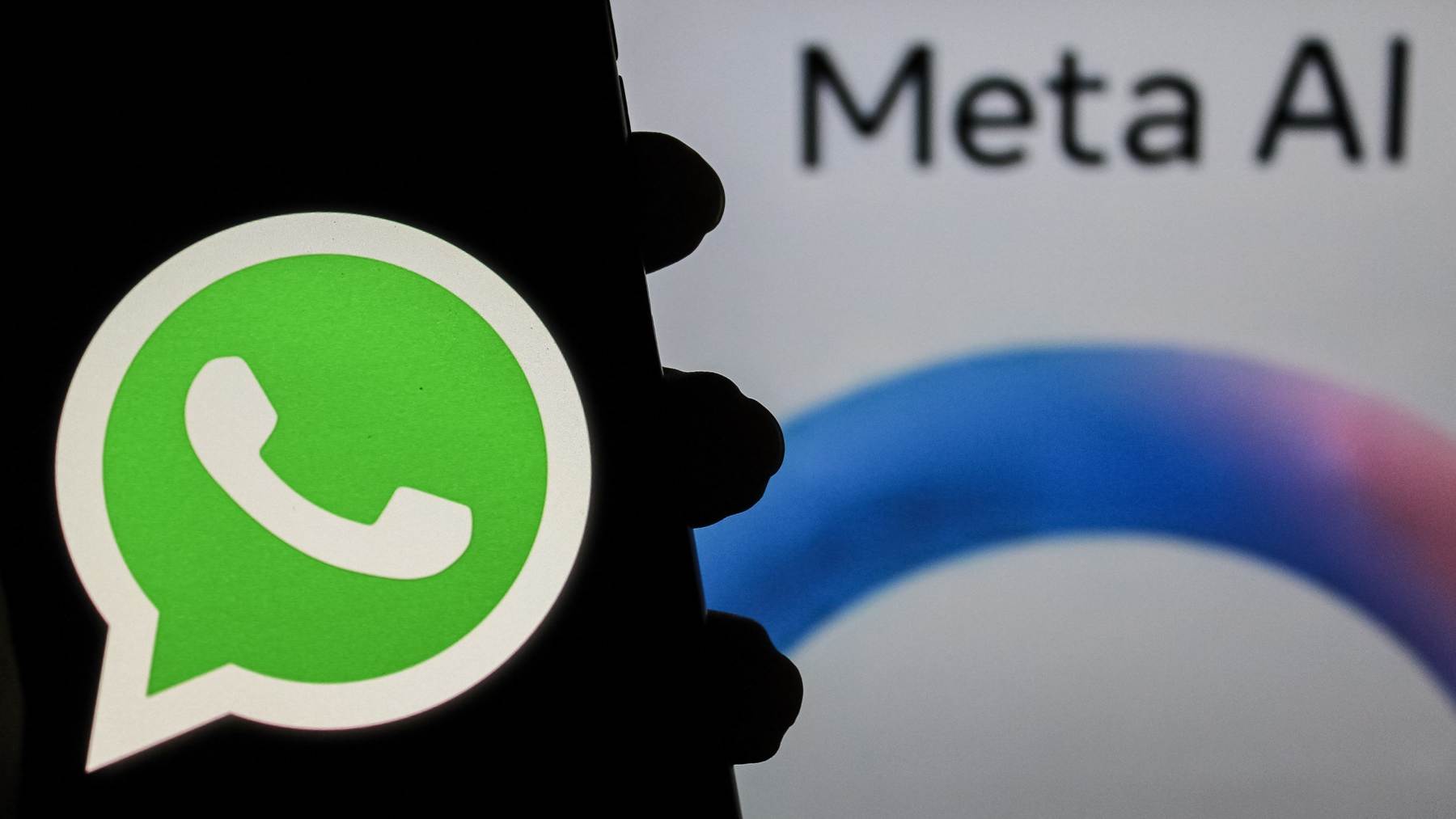 Bruselas asegura que Meta viola las reglas de competencia por vetar WhatsApp a sus rivales en IA