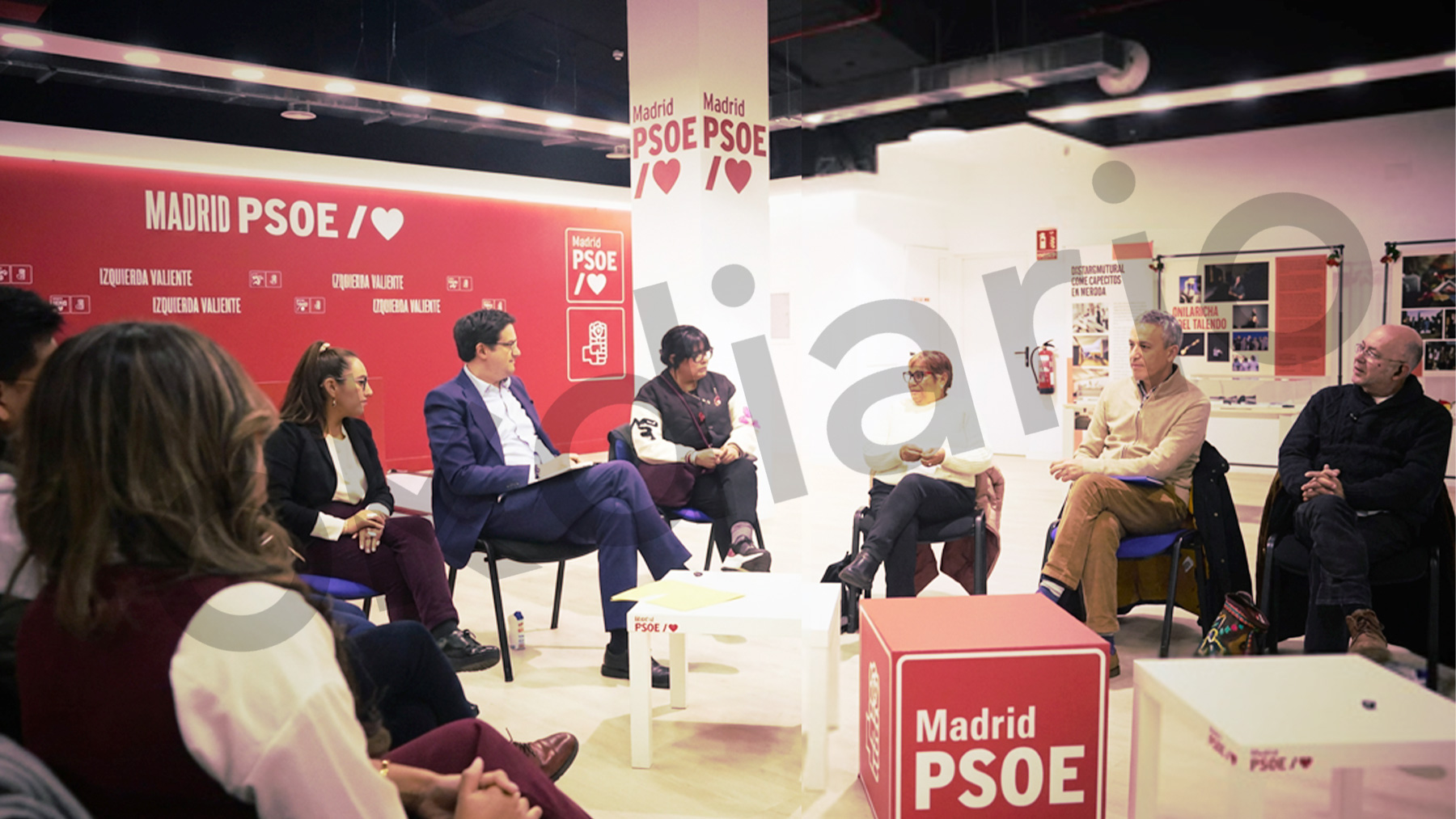 El Gobierno instruye a los inmigrantes sobre la regularización masiva en sedes del PSOE