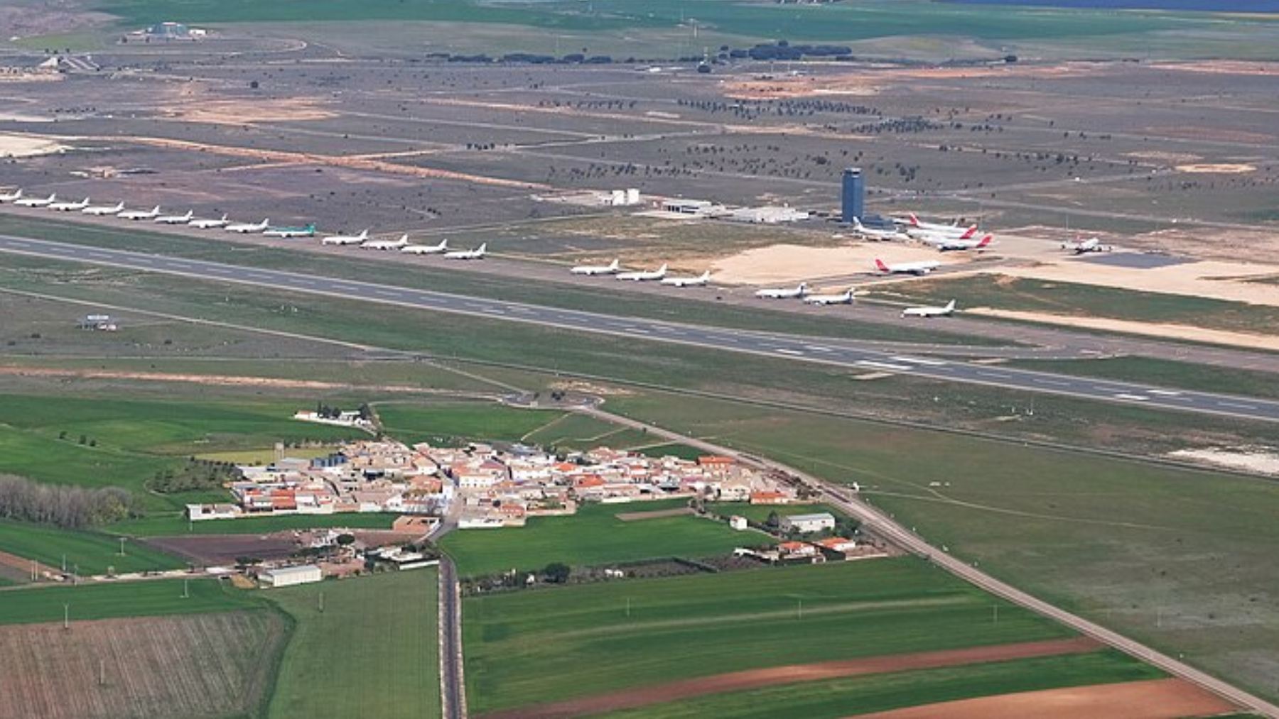 El paradójico pueblo de Ciudad Real con 47 vecinos y un aeropuerto propio