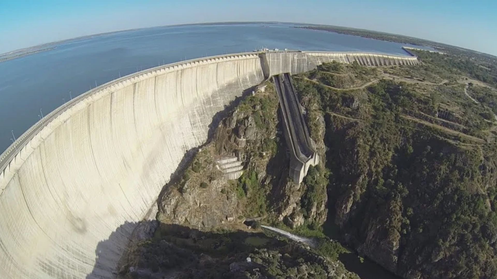 Así se ve en la actualidad «La Muralla de España».