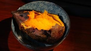 Boniato o boniato en español según la RAE, moniato en español, boniato o moniato, boniato es más correcto que moniato en castellano.