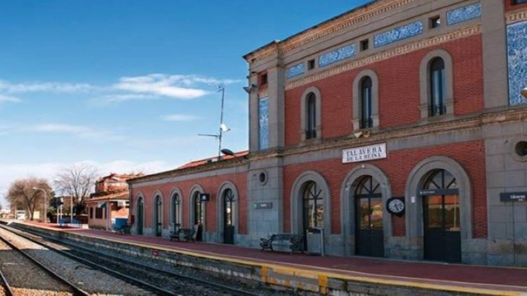 Muere un hombre tras ser arrollado su vehículo por un Alvia en Talavera de la Reina (Toledo)