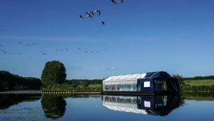 Este enorme robot solar es capaz de retirar hasta 50 toneladas diarias de basura en los ríos. (Foto: The Ocean Cleanup)