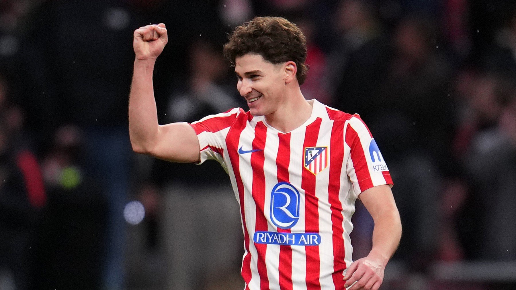 Baño del Atlético al Barcelona: Julián Álvarez rompe su sequía de dos meses sin marcar con un golazo