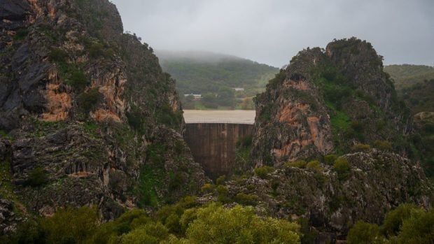 presa-montejaque llena