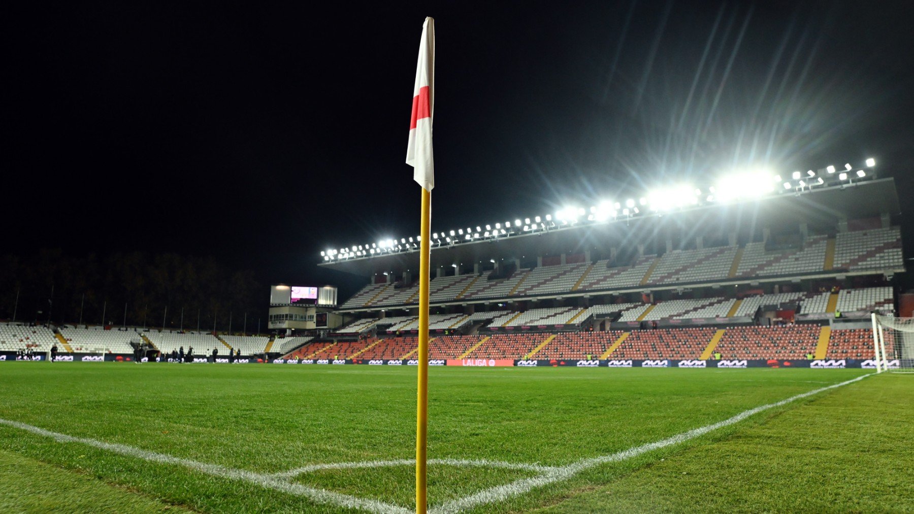 Delirante éxodo del Rayo: entrenan en Getafe, partido con el Atlético en Leganés y prohibición de la Policía