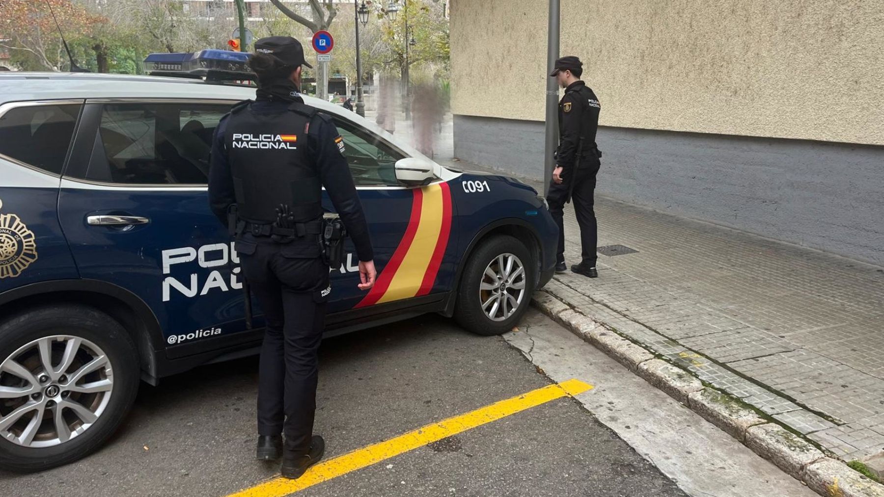 Policías en el banquillo por defenderse de un agresor en Palma: ¿injusticia o heroísmo?