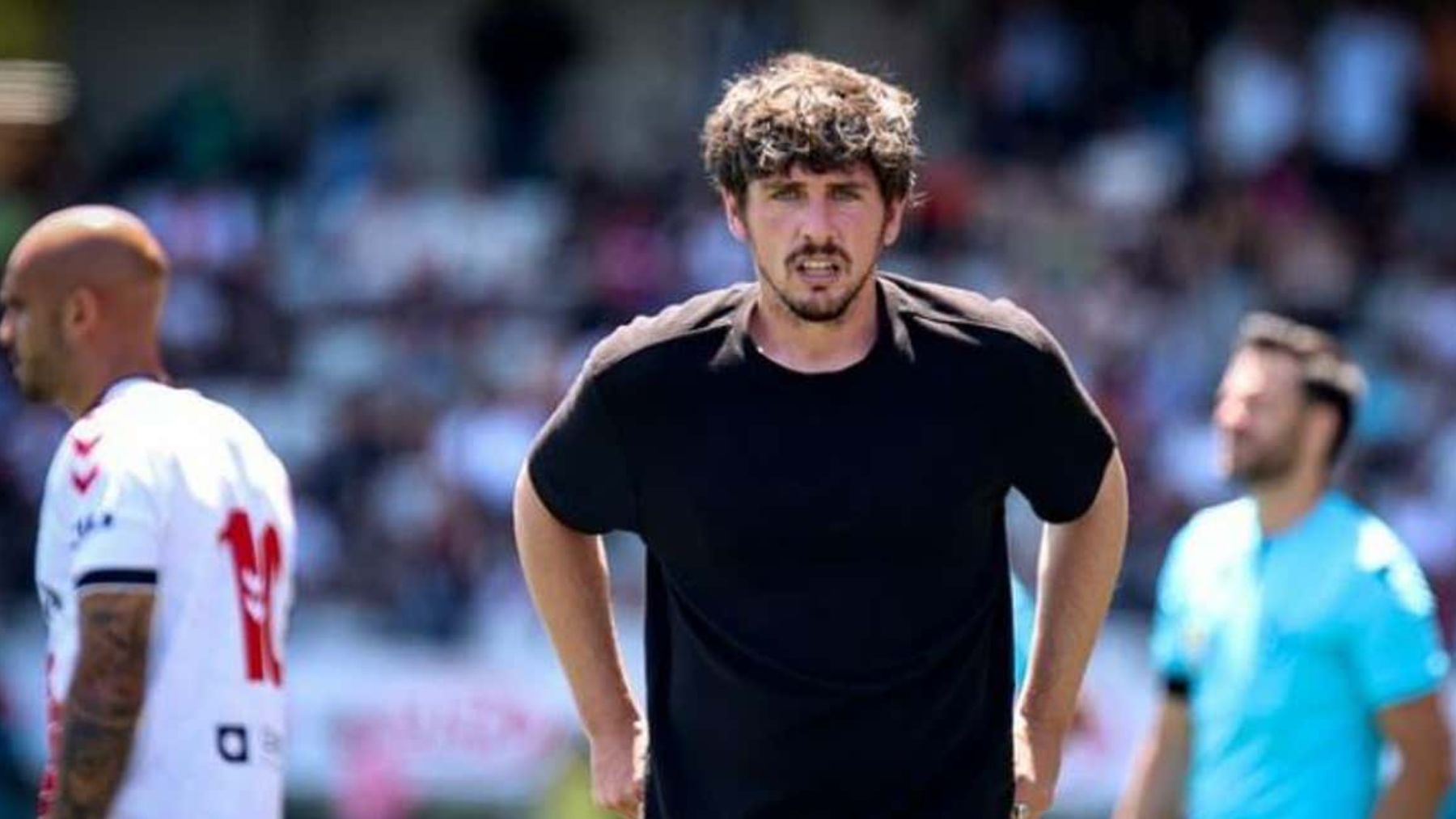 Javi Poves pasa todos los límites: agrede a un rival y le dice al árbitro que le entierra en dinero