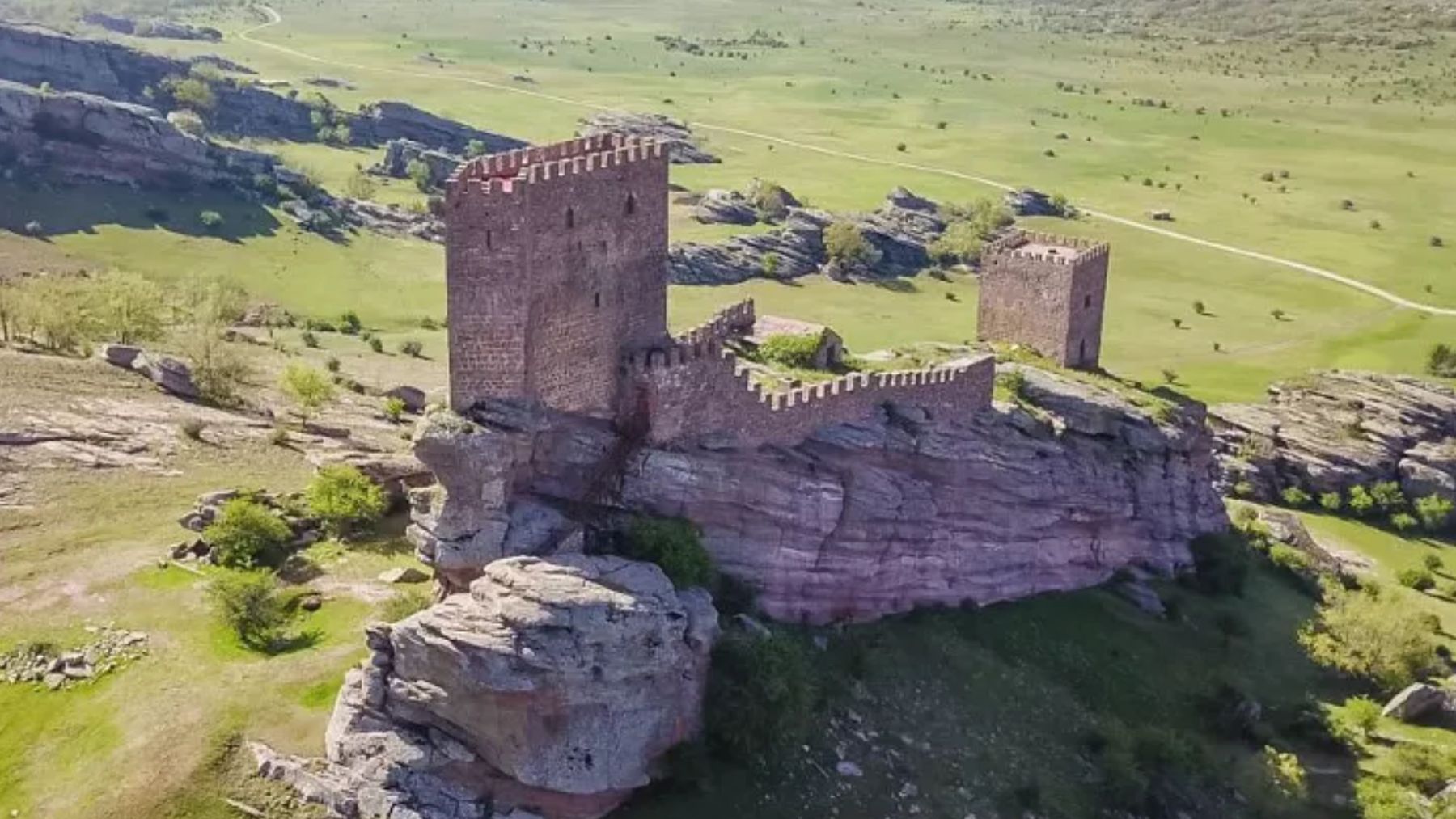 Aparece en Juego de Tronos, está a unos 210 km de Madrid y en 1971 lo compró un vecino por 30.000 pesetas