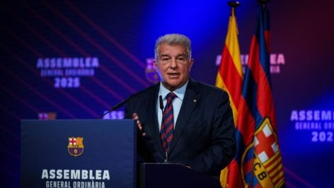 Laporta en una Asamblea del Barcelona. (Europa Press)