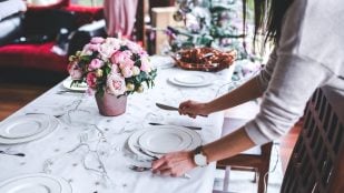 Expresión valenciana en español, poner la mesa en castellano, qué significa parar la mesa en Valencia, parar la mesa en español, qué es parar la mesa.