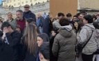 Un grupo de unos 50 estudiantes españoles sorprende a Santiago Abascal en Roma y le piden hacerse un selfie