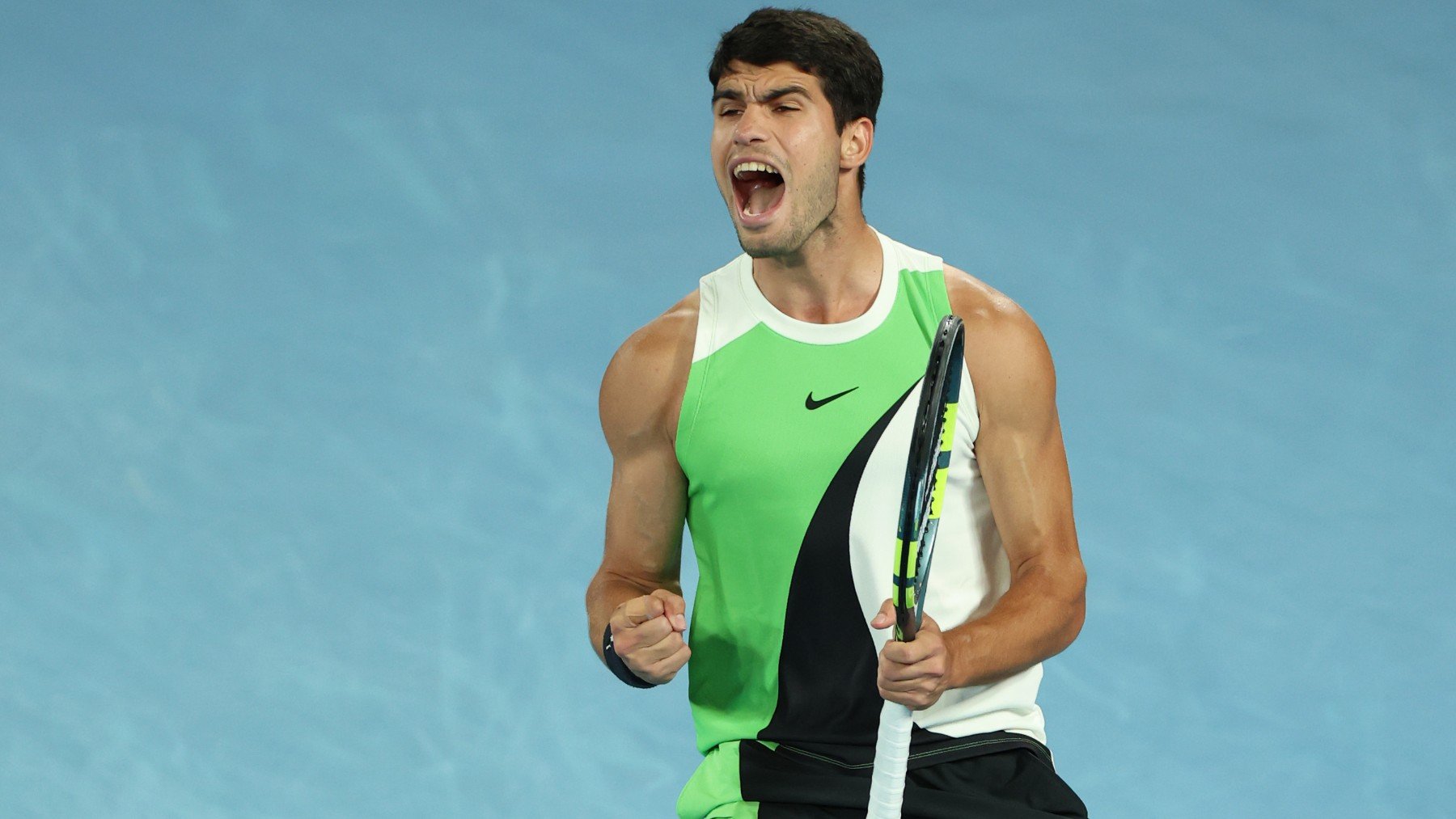 Alcaraz supera a un correoso Rinderknech en su estreno en Qatar