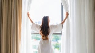 Lavar las cortinas con azúcar