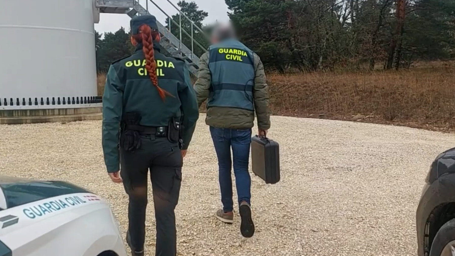 Detenidos 2 jóvenes por un reto mortal: encerraron en un aerogenerador a un amigo y murió electrocutado