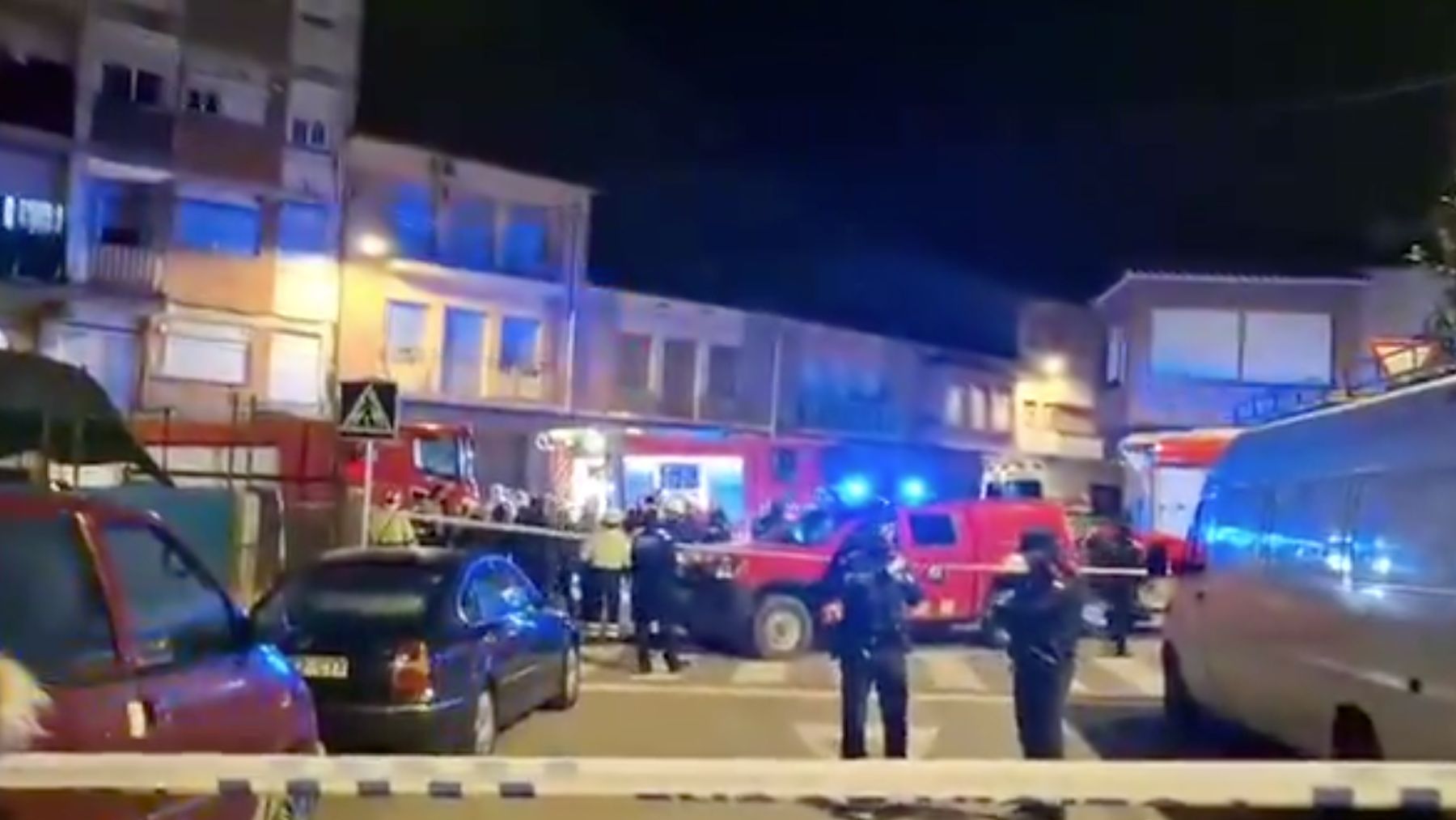 Mueren cinco personas en un incendio en un bloque de pisos de Manlleu (Barcelona)