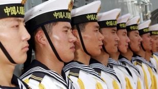 China está creando una isla artificial, china crea nueva base militar en el mar, China construye una isla artificial con fines militares, China mega construcción en Arrecife Antílope.