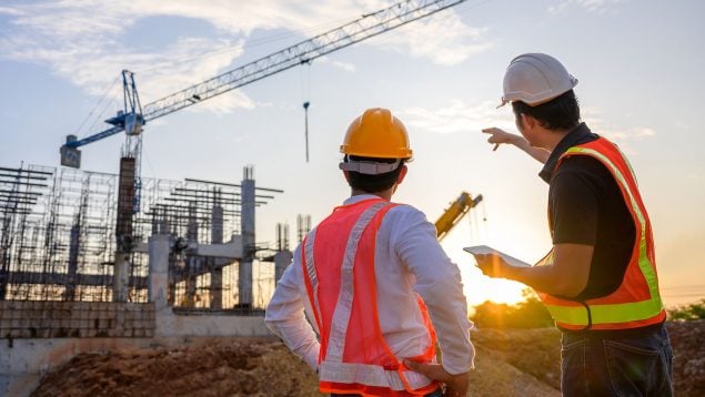 Adiós a las casas de siempre: crean un nuevo material más resistente y eficaz usando arena del desierto