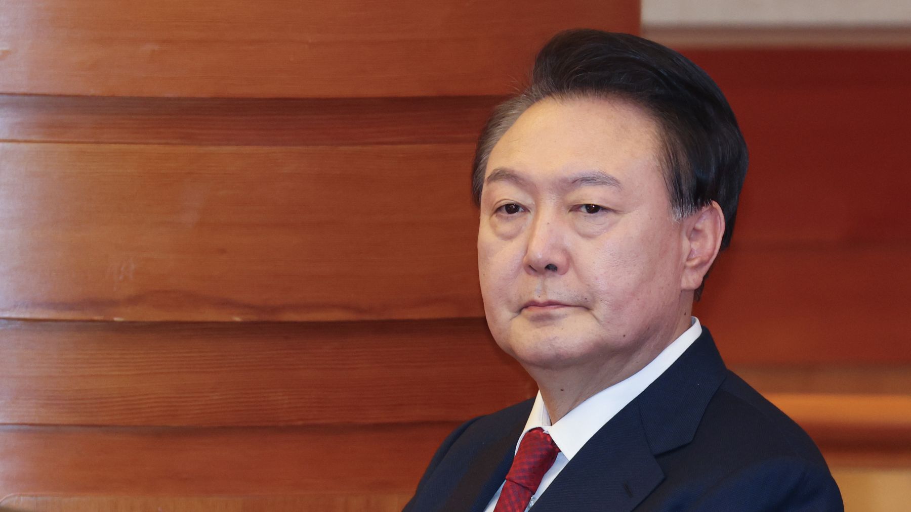 Condenan a cadena perpetua al ex presidente surcoreano Yoon Suk Yeol por su declaración de la ley marcial