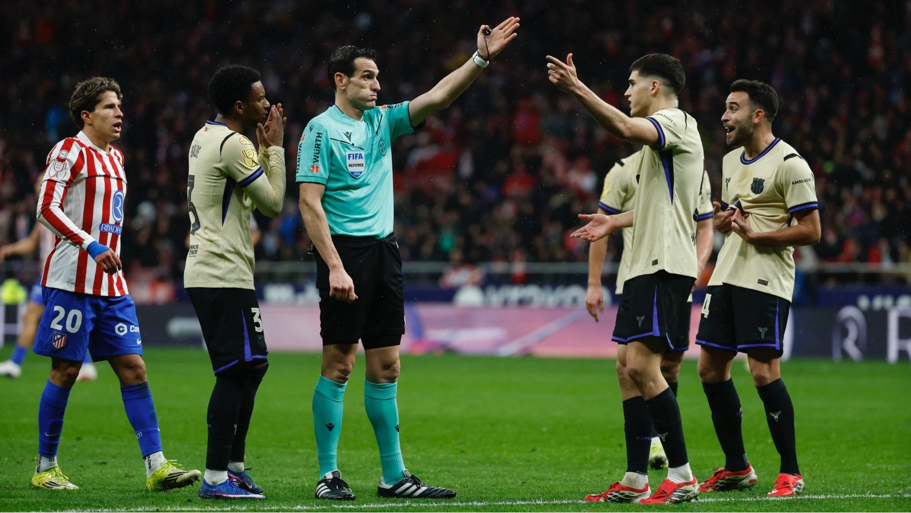 Socios del Barcelona amenazan al CTA con denuncias si no se arbitra a favor de los culés