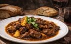 Guiso de invierno calórico, mejor guiso invernal contundente, guisos de invierno, recetas de invierno contra el frío, qué es el civet de jabalí.