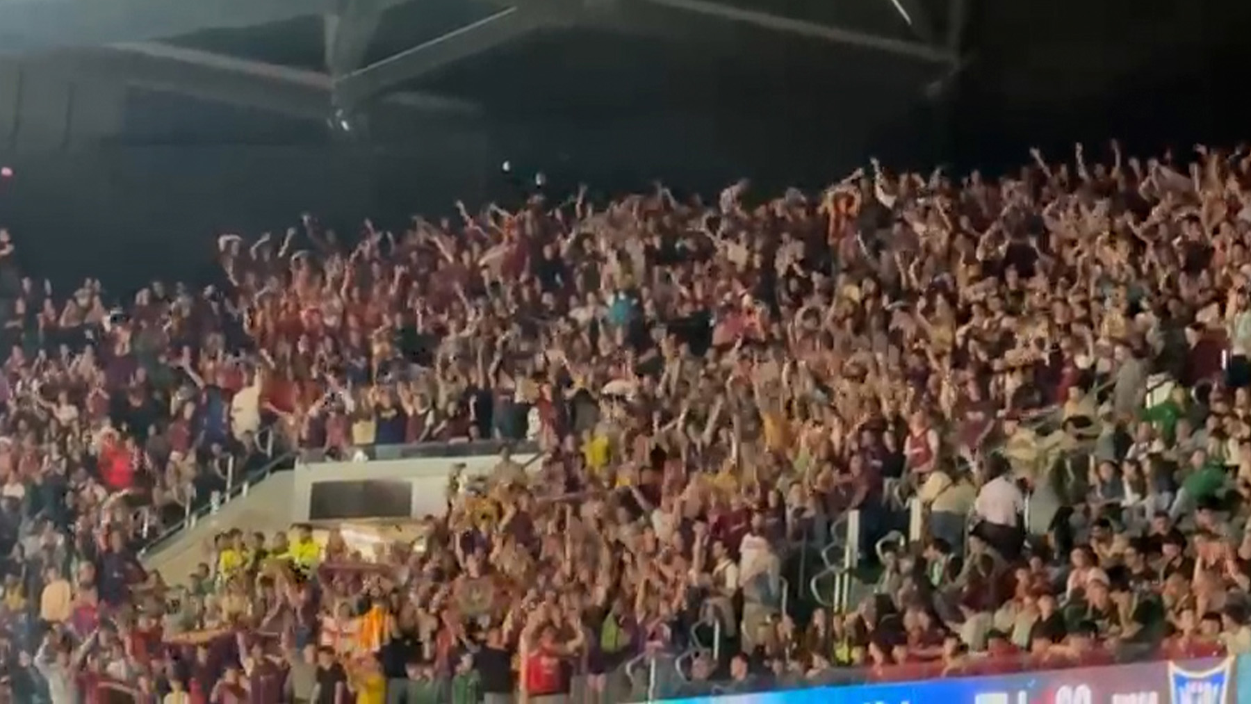 El Barcelona tampoco sabe ganar: su afición humilla a la del UCAM cantando ¡adiós a la Copa!